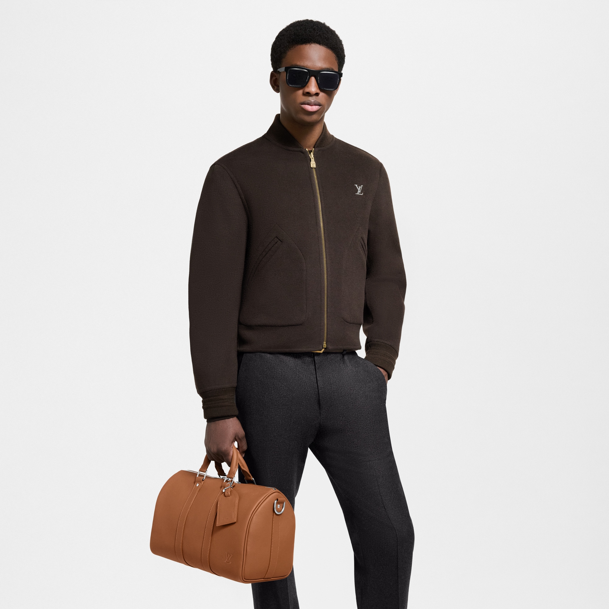 ◆魅力的【 Louis Vuitton 】キーポル・バンドリエール 35 キーポル・バンドリエール 35 LV カラーマニア｜ルイ・ヴィトン
